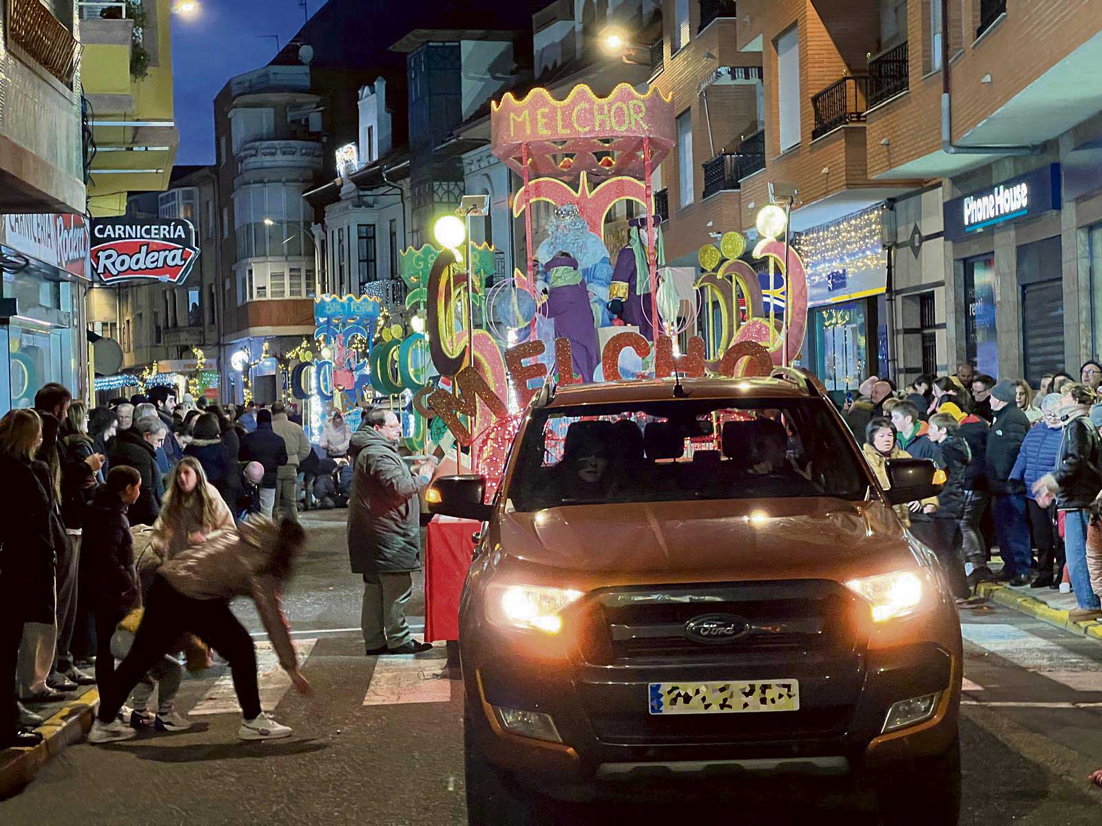 Sus Majestades llenaron de ilusión cada rincón de La Bañeza. | L.N.C.