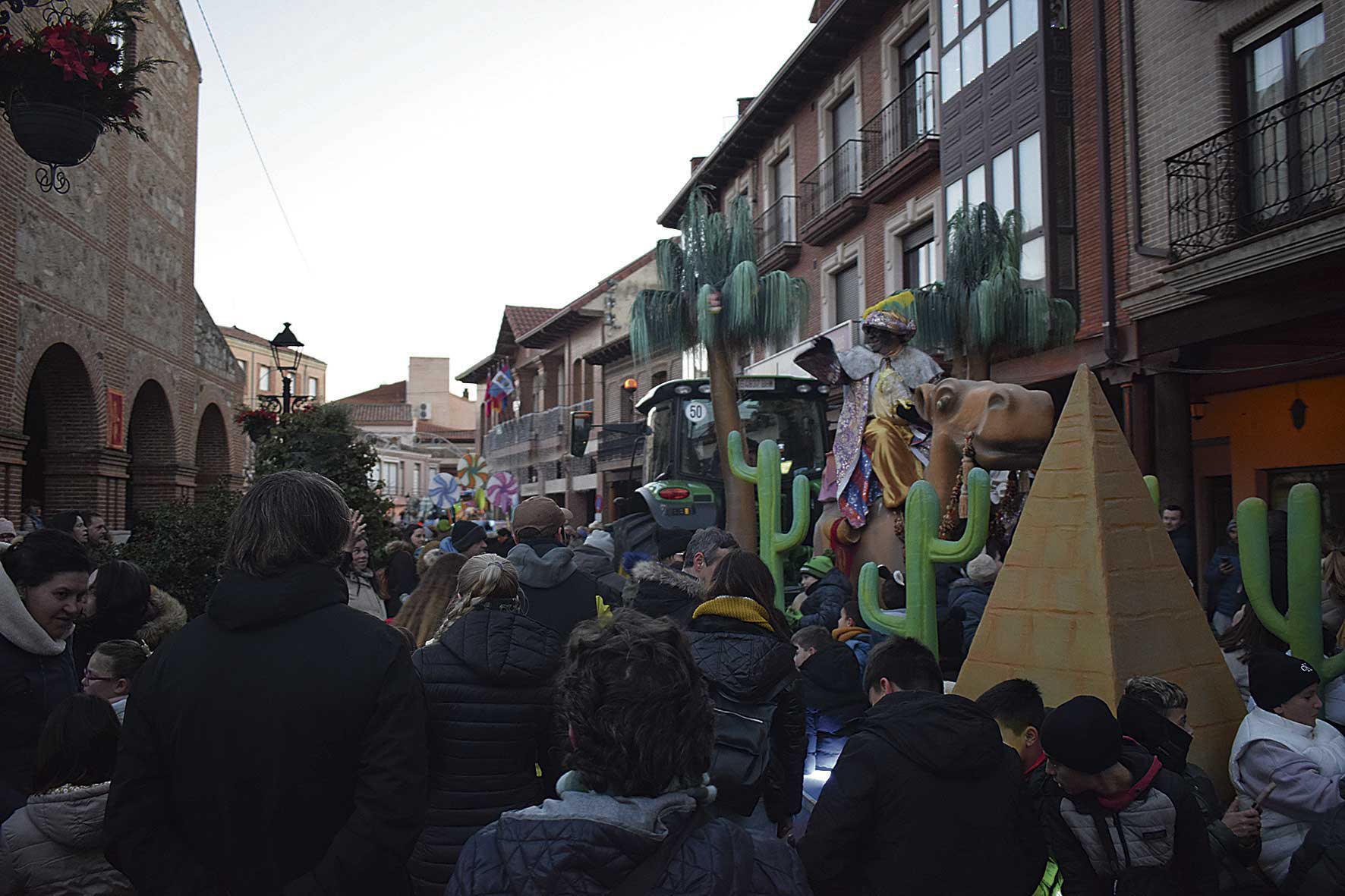 Multitudinaria cabalgata de Reyes en Santa María del Páramo. | ALEJANDRO RODRÍGUEZ