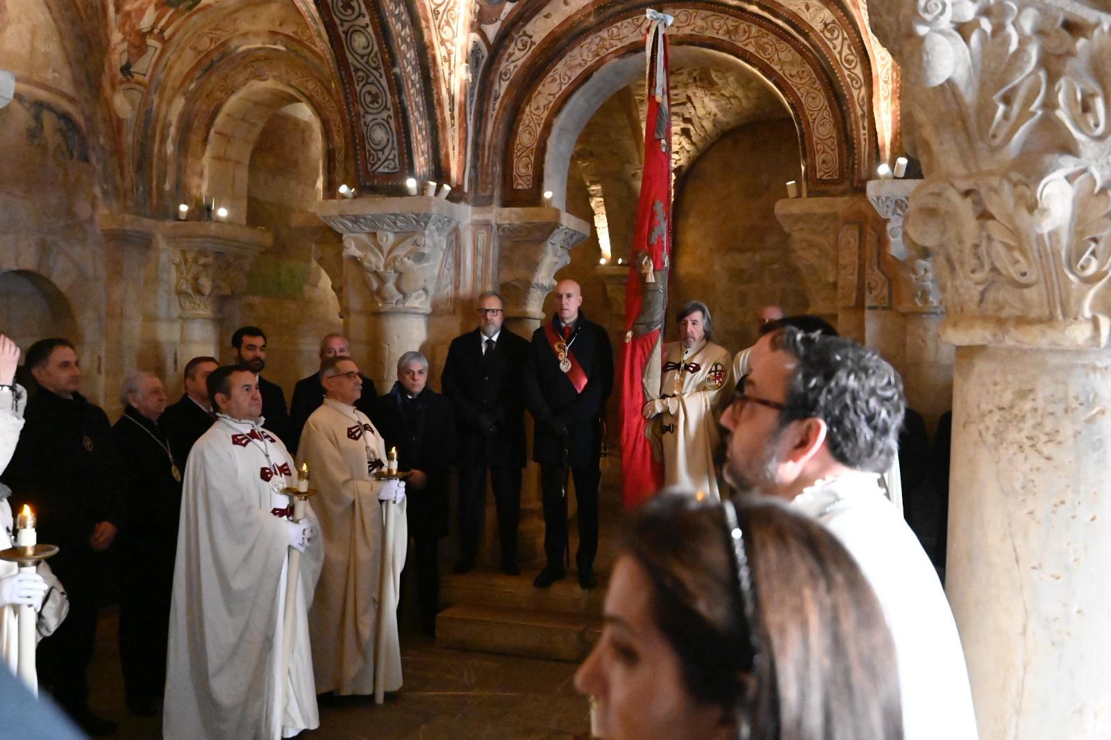 León rinde homenaje a sus reyes con el tradicional responso en la basílica de San Isidoro | SAÚL ARÉN