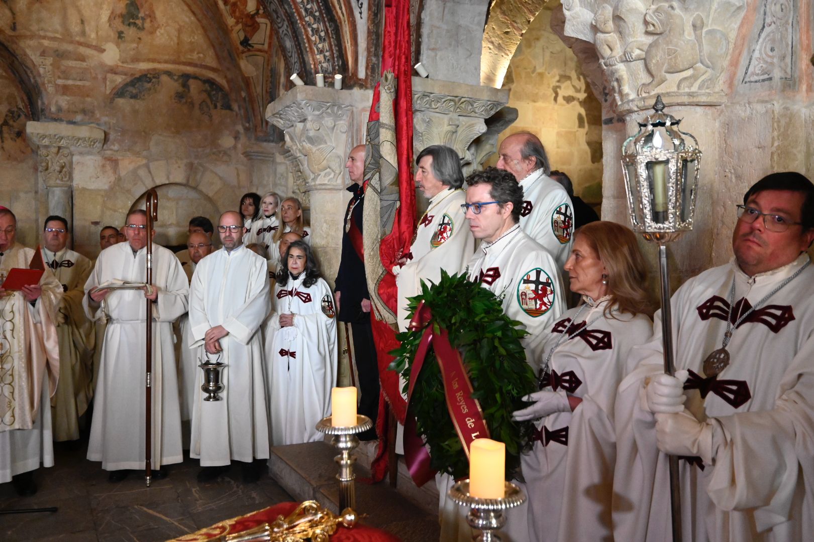 León rinde homenaje a sus reyes con el tradicional responso en la basílica de San Isidoro | SAÚL ARÉN