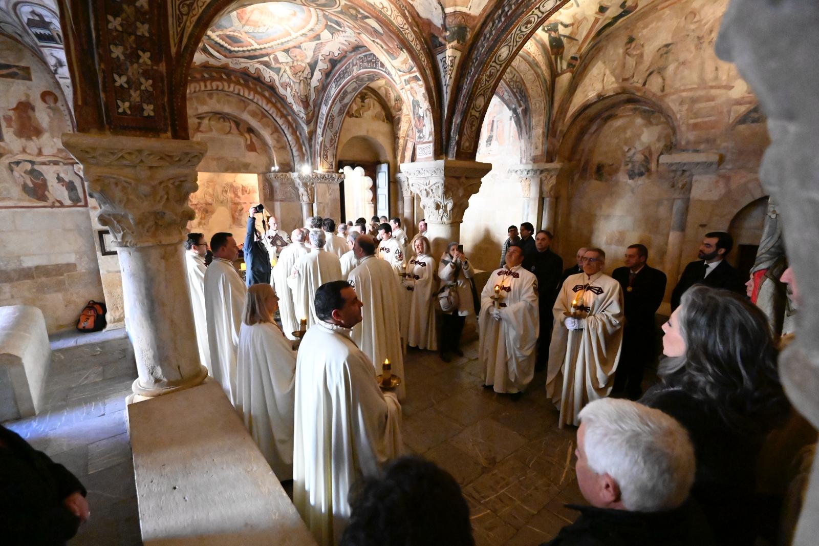 León rinde homenaje a sus reyes con el tradicional responso en la basílica de San Isidoro | SAÚL ARÉN