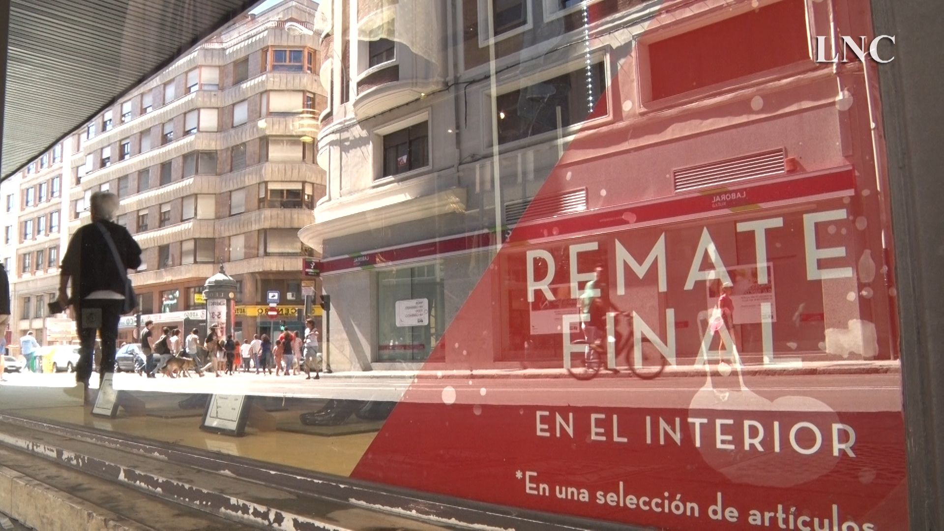 Este verano no ha sido del todo bueno para los comerciantes leoneses, a pesar del buen comienzo de la campaña de rebajas.| DANIEL MARTÍN