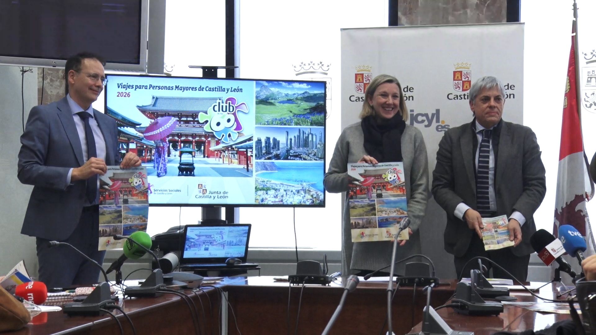 Isabel Blanco, vicepresidenta de  Junta de Castilla y León y consejera de Igualdad y Oportunidades, presenta los viajes del 'Club de los 60' de 2026. | L.PASTORIZA