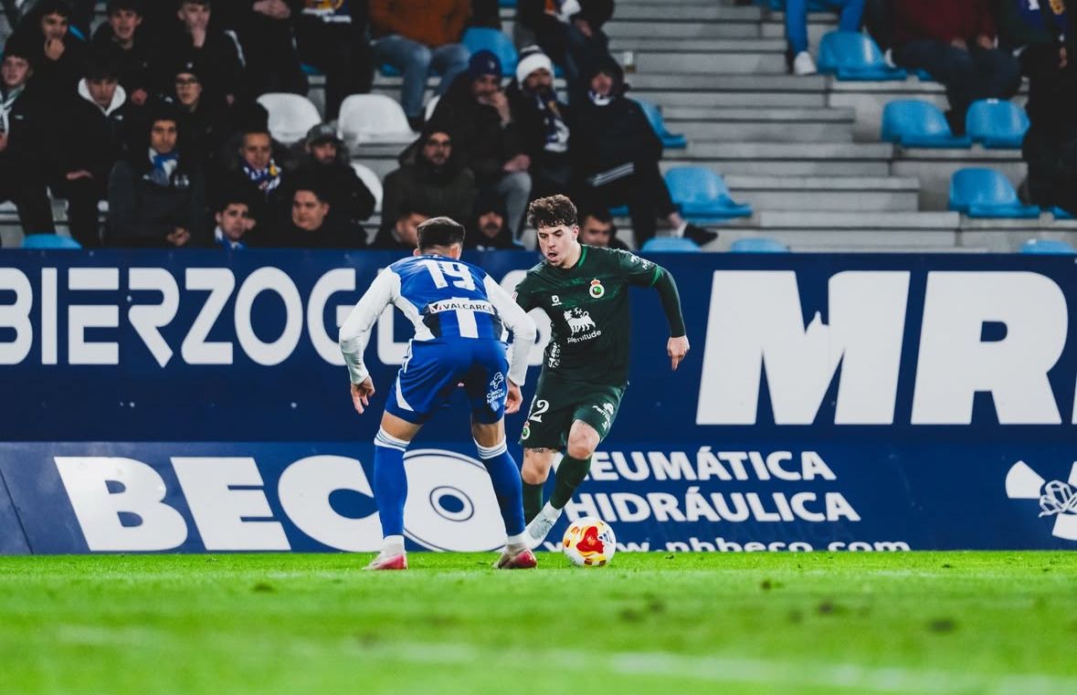 Izan Yurrieta encara a Andoni López en El Toralín en Copa del Rey. | Instagram de Yurrieta