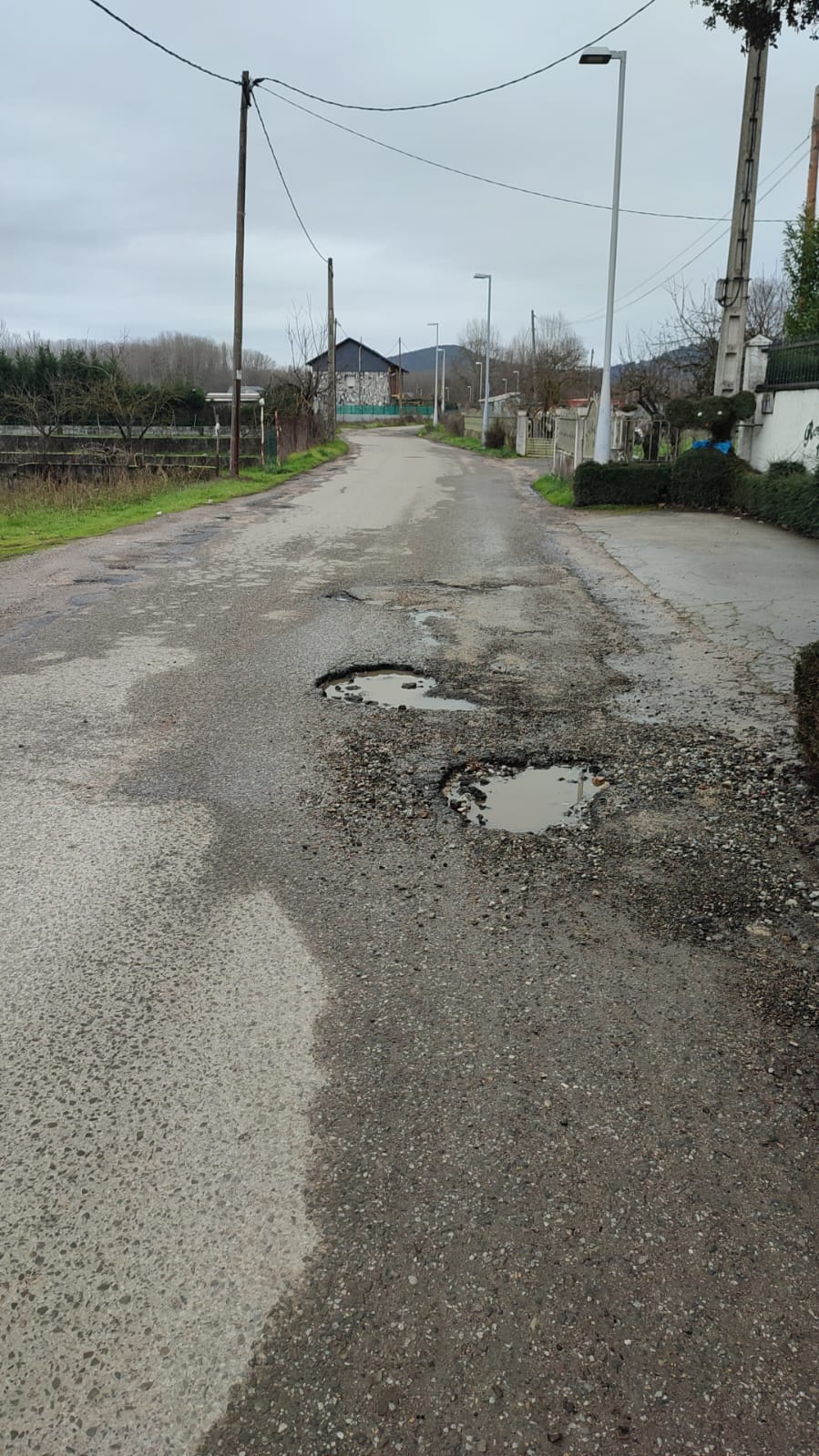 Algunas zonas tienen tantos baches que se convierten en intransitables. 