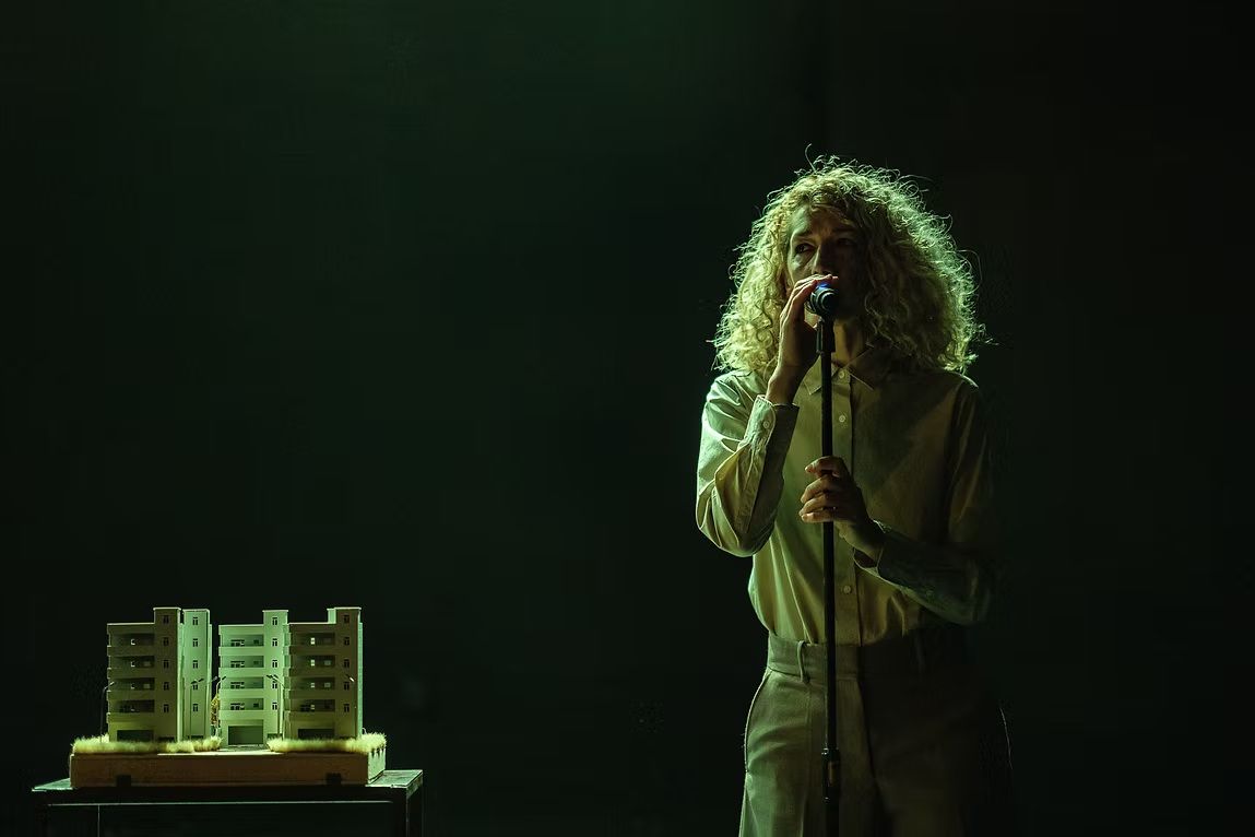 'Mientras el meteorito llega', una propuesta teatral que invita a reflexionar sobre la existencia humana.