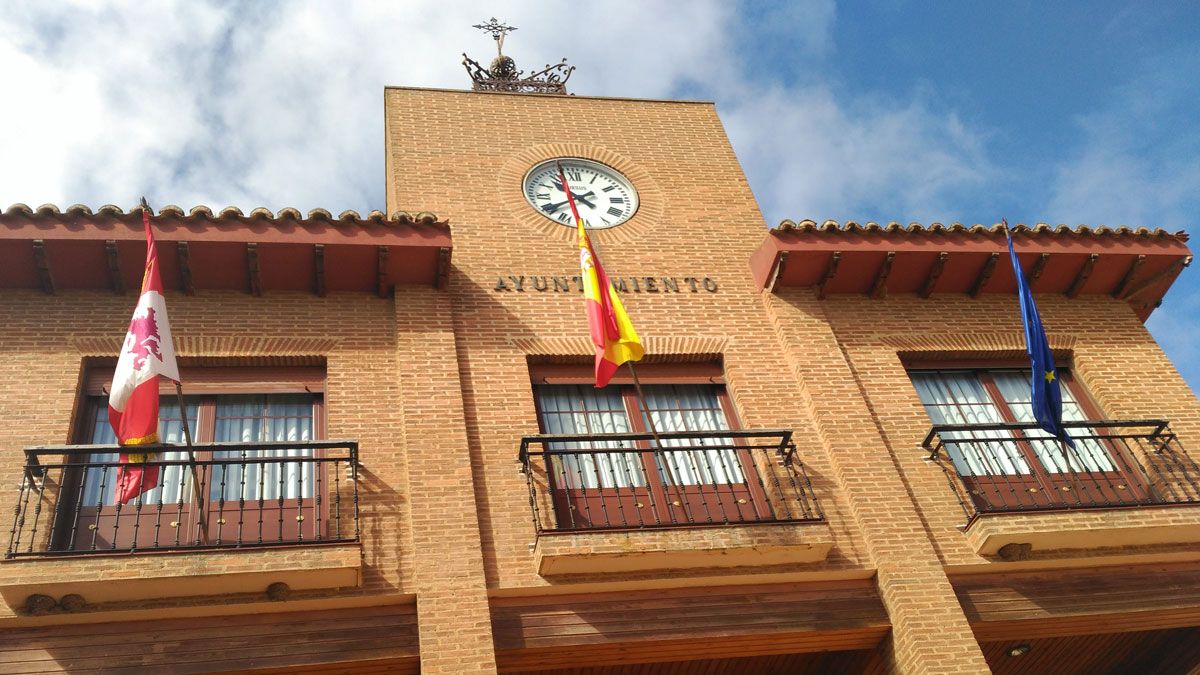 El Ayuntamiento de Valderas.