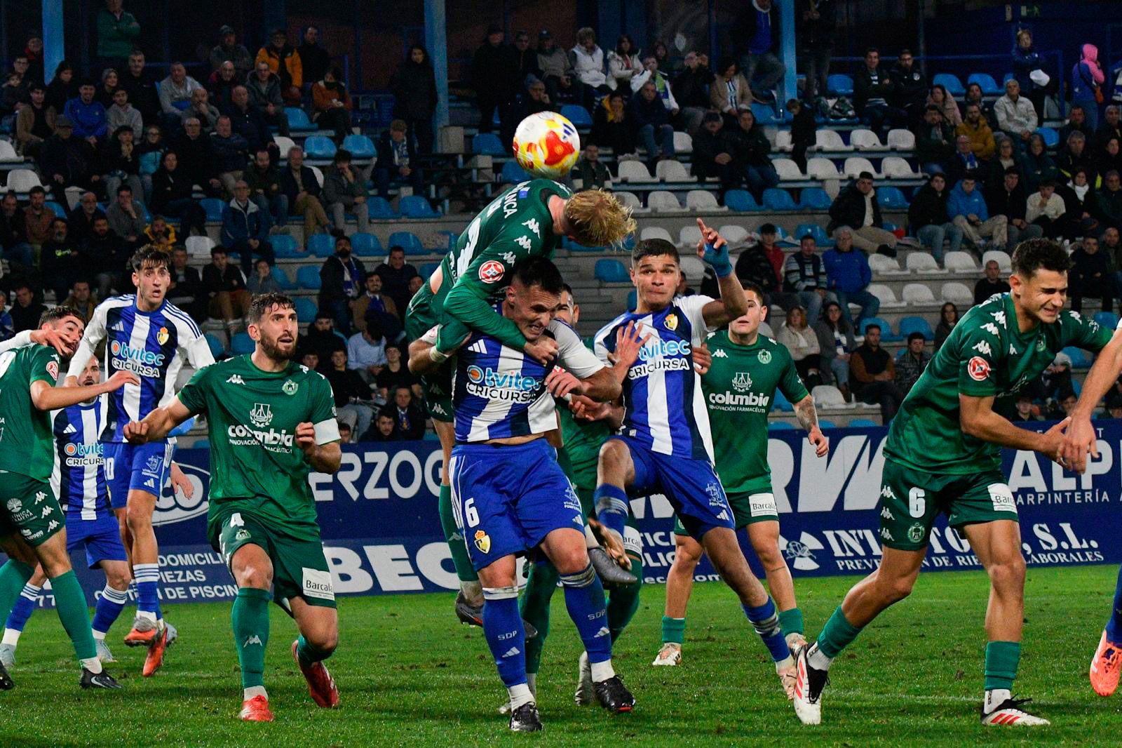 La Ponferradina buscar abrir el año en El Toralín con una victoria que le saque del pozo. QUINITO