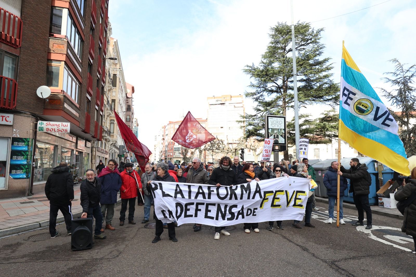 Un instante del segundo corte de tráfico convocado en Padre Isla por la Plataforma en Defensa de Feve. | FERNANDO OTERO