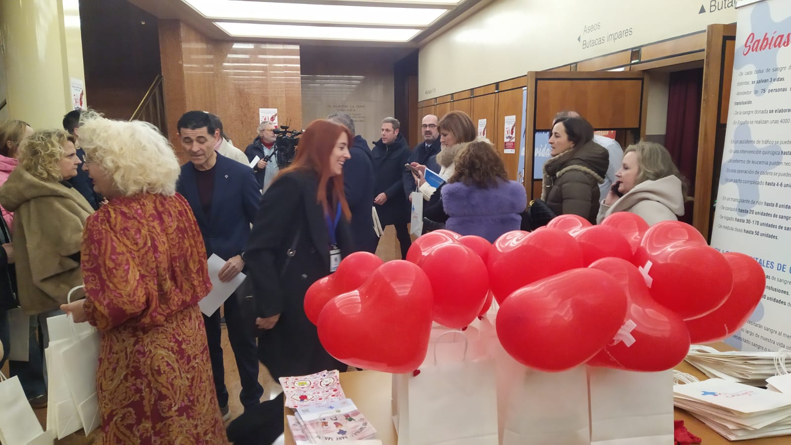 Gala conmemorativa con motivo de los 50 años de historia de la Hermandad de Donantes de Sangre del Bierzo y Laciana. | J.F.
