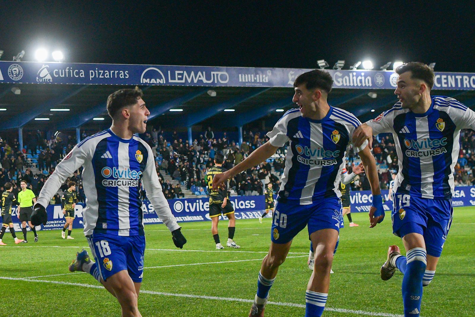 La Ponferradina celebró la primera victoria de la era Nafti tras mucho tiempo inmersos en una pesadilla muy grande  REPORTAJE GRÁFICO ENRIQUE RAMÓN
