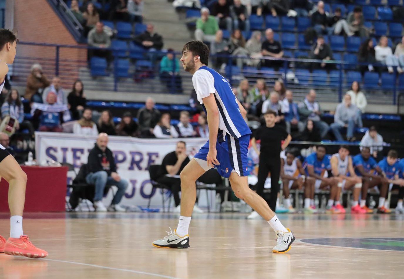 El Clínica Ponferrada cayó ante el mejor equipo del momento tras tener contra las cuerdas en varios tramos del partido CPSDP