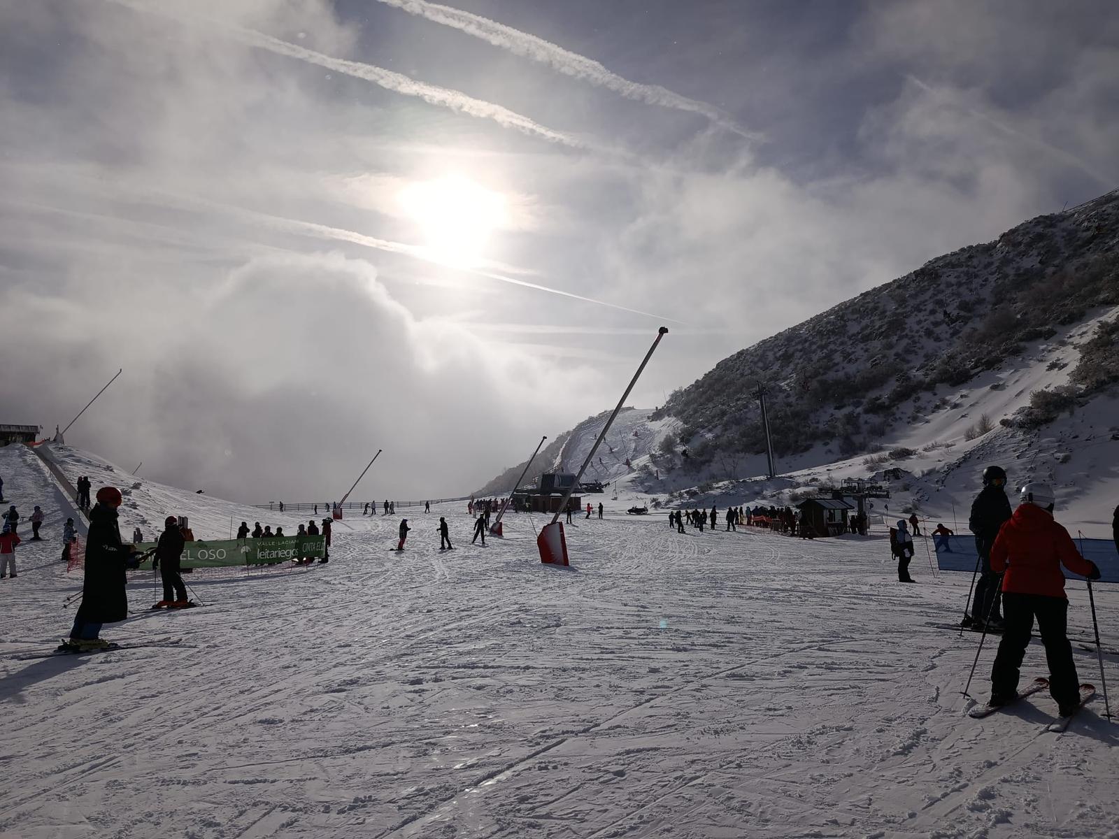 Vista de una de las pistas de la estación de esquí de Valle de Laciana-Leitariegos. | LNC