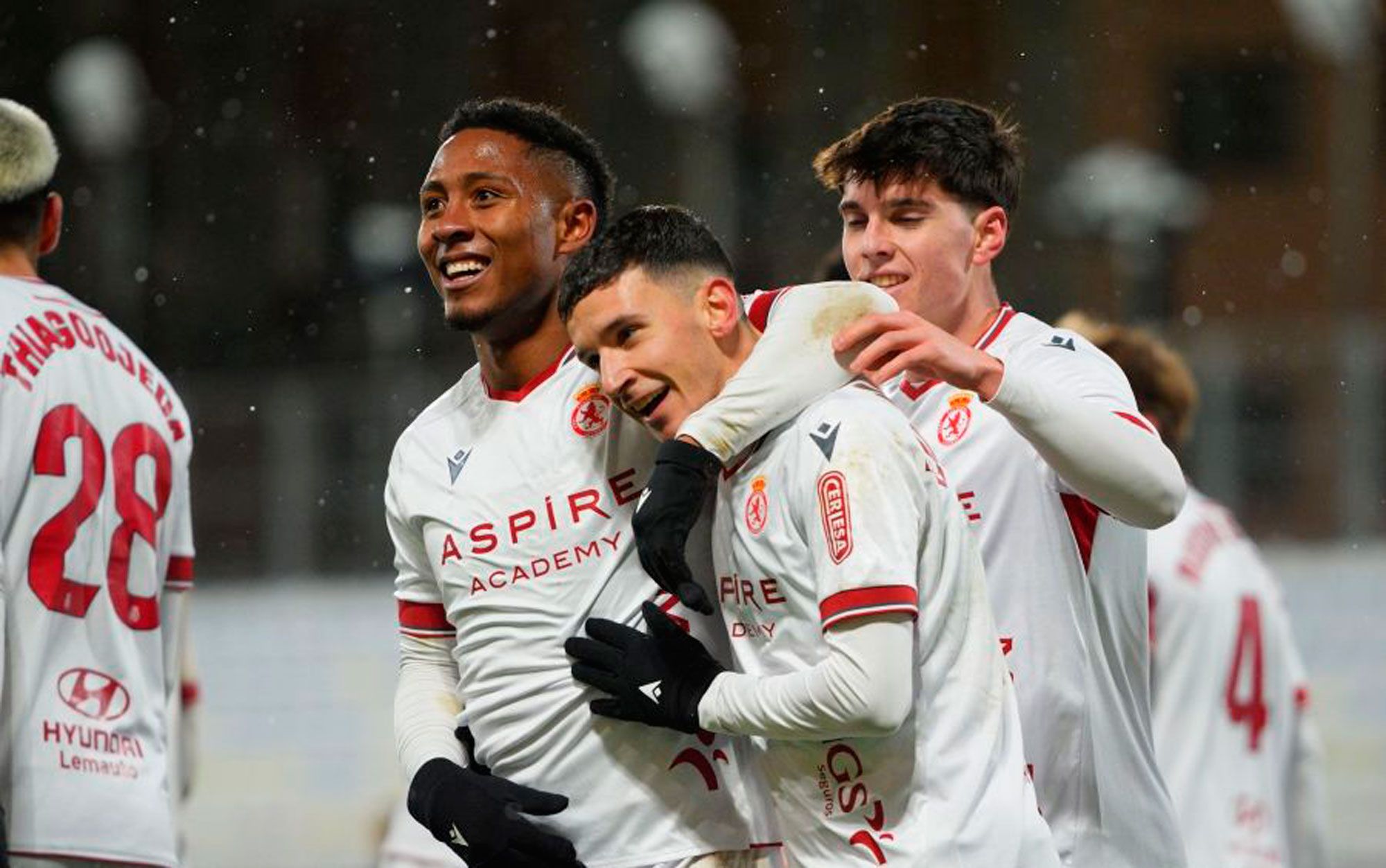 Chacón celebra con Ribeiro e Hinojo el gol de la Cultural en Andorra. | LALIGA Chacón celebra con Ribeiro e Hinojo el gol de la Cultural en Andorra. | LALIGA