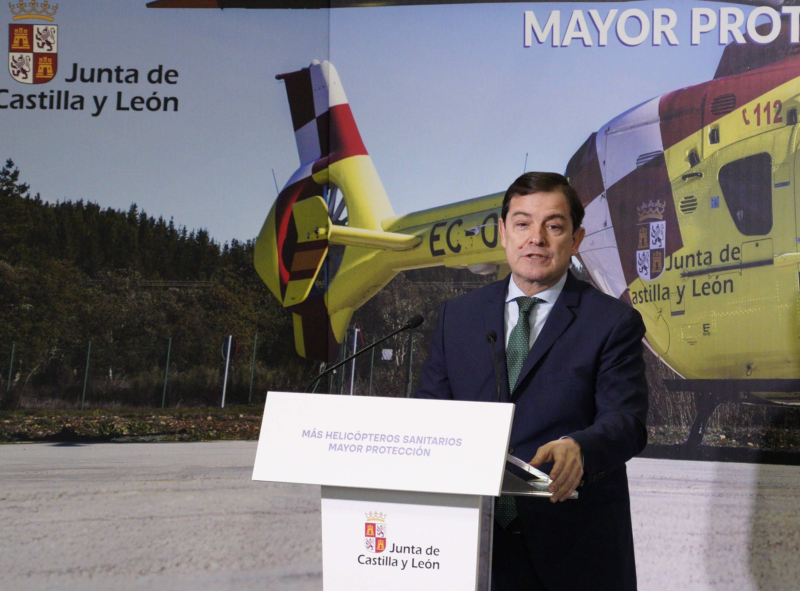 El presidente durante su intervención a las puertas del Hospital El Bierzo. | ICAL