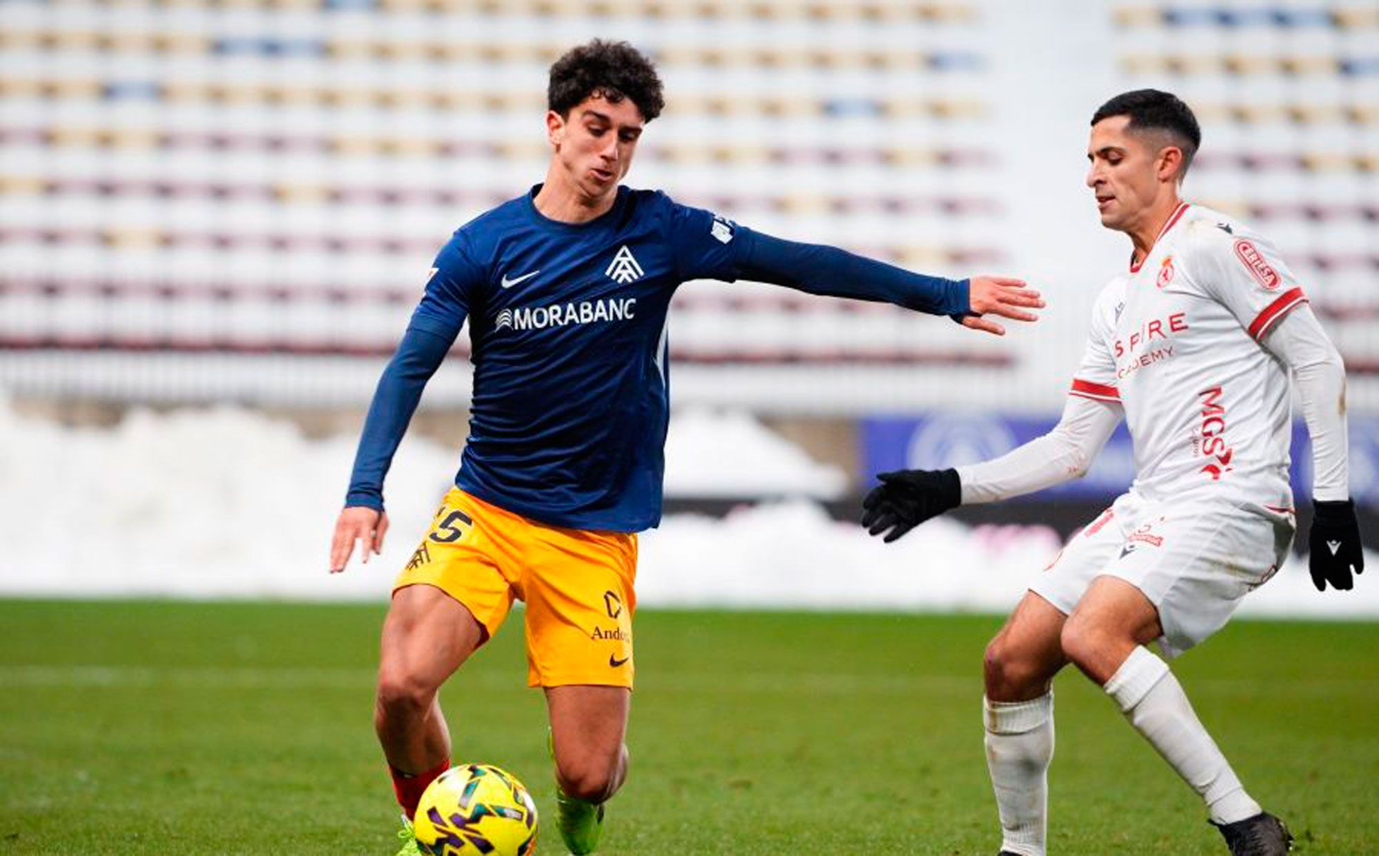 Bicho presiona a Olabarrieta en el choque de la Cultural en Andorra. | LALIGA
