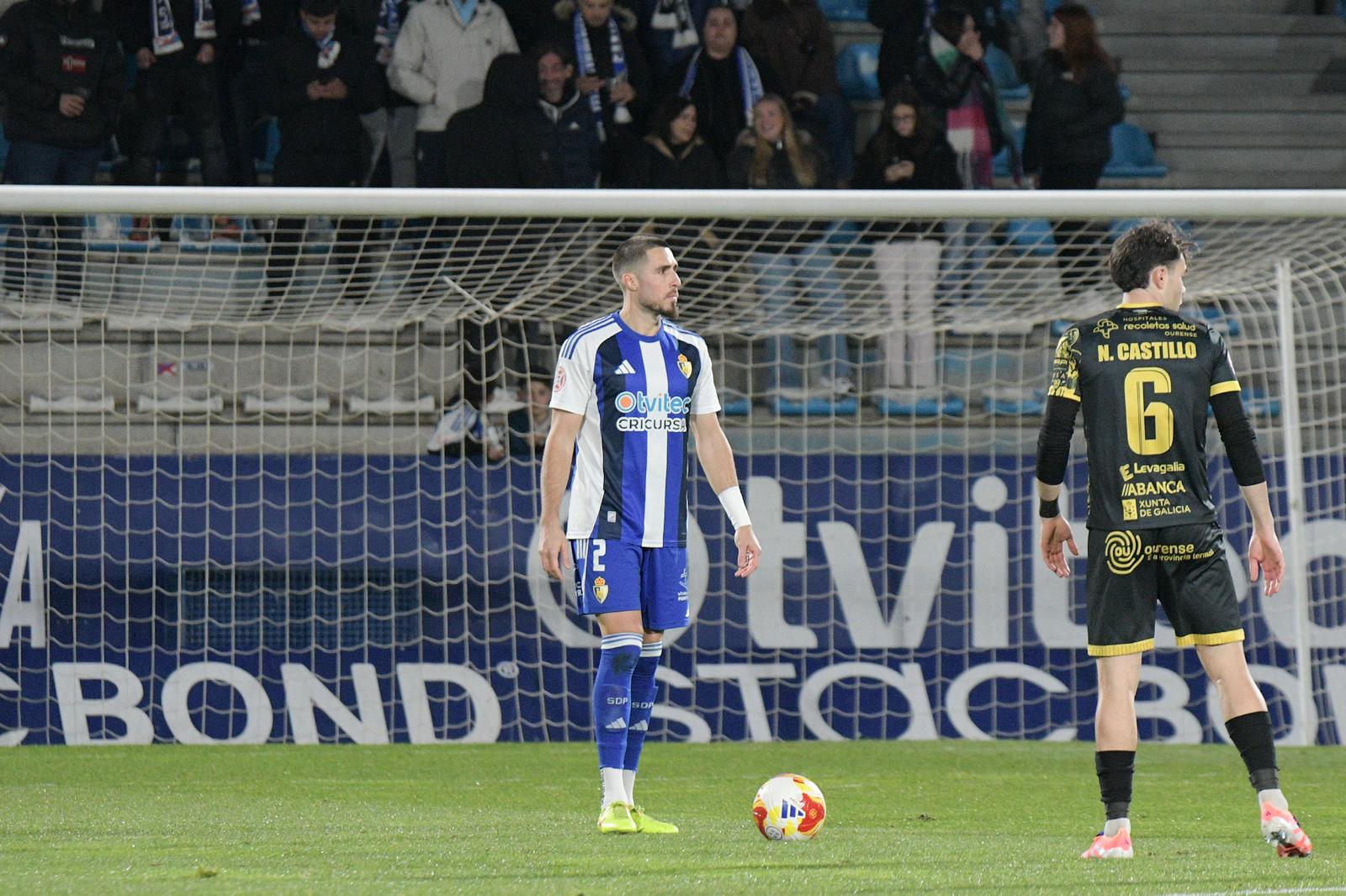 Andújar tendrá que ver el partido ante el Racing de Ferrol en la grada. ENRIQUE RAMÓN