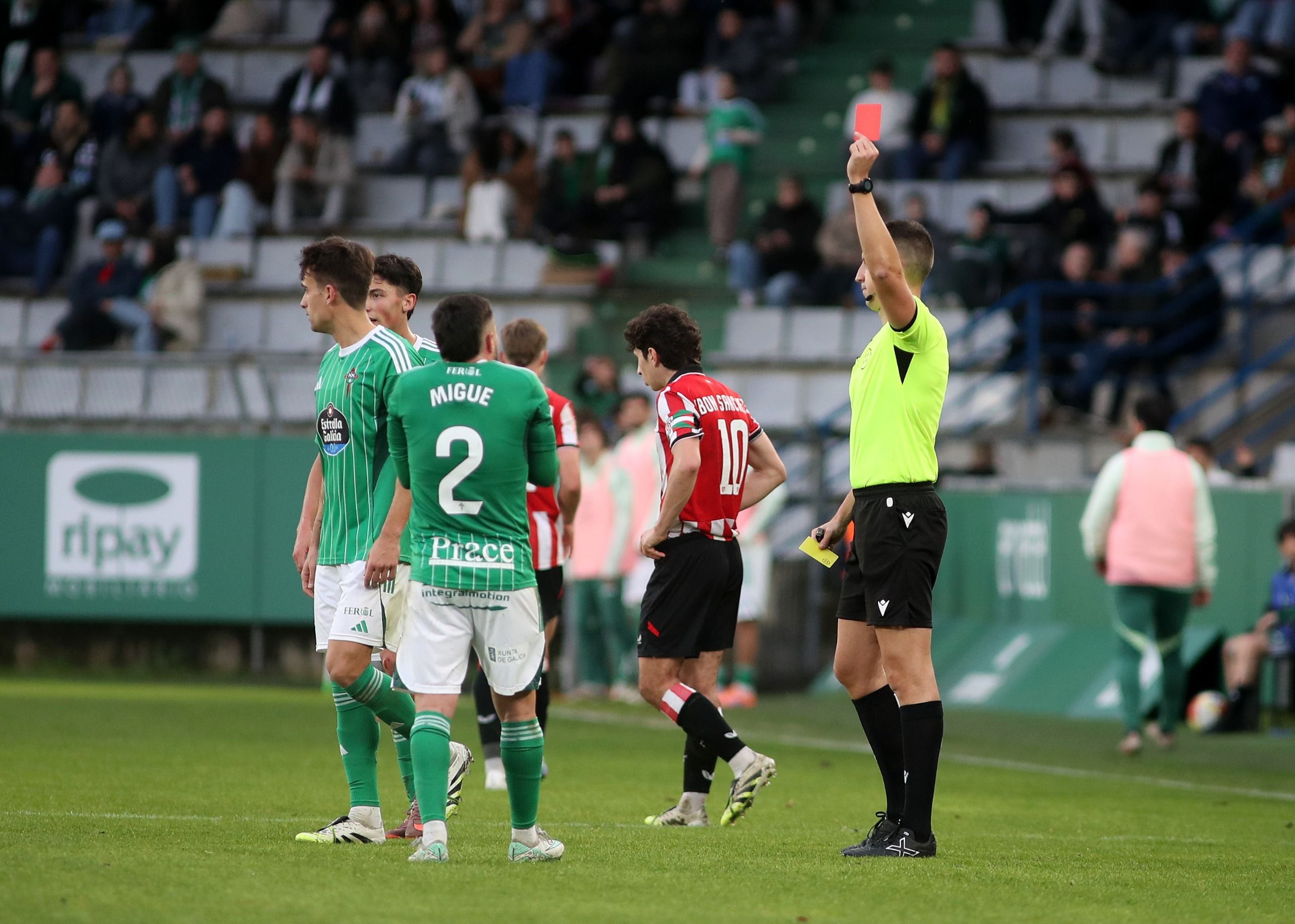 Migue Leal fue expulsado por doble amarilla el pasado fin de semana. ATHLETIC