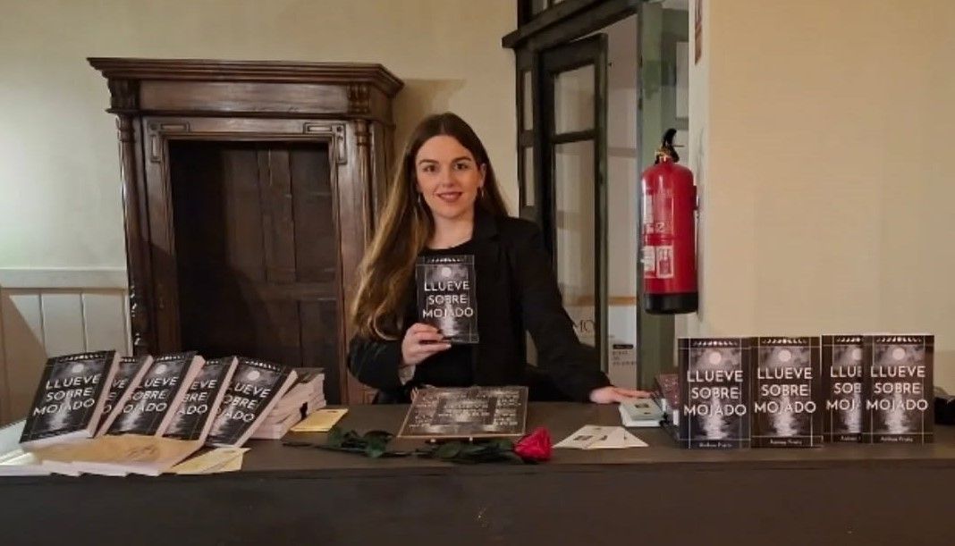 Ainhoa en la presentación de su tercer libro, que da cuenta de su aceptación de la enfermedad. 