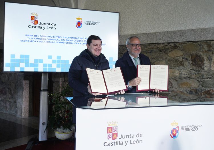 Acto de la firma del convenio Junta y Consejo Comarcal. | ICAL