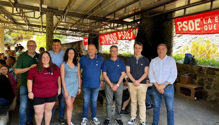 Sábado Rojo celebrado en Páramo del Sil con el equipo del PSOE, del que ahora sale Alba Marcos.