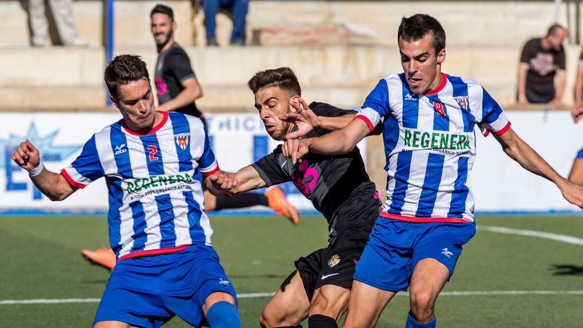 Imagen de archivo del partido de la Deportiva ante el Izarra. | DIARIO DE NAVARRA Imagen de archivo del partido de la Deportiva ante el Izarra. | DIARIO DE NAVARRA