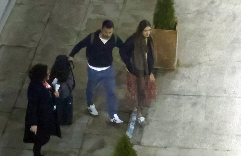 Sara Carbonero y José Luis Cabrera a su llegada al aeropuerto | EUROPA PRESS