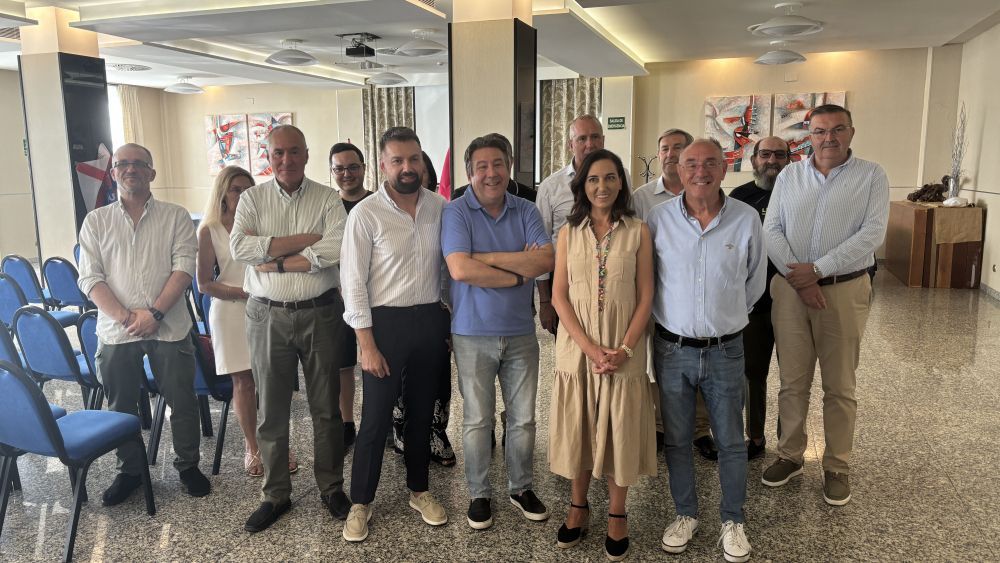 Foto de familia de UPL en Ponferrada. | JAVIER FERNÁNDEZ