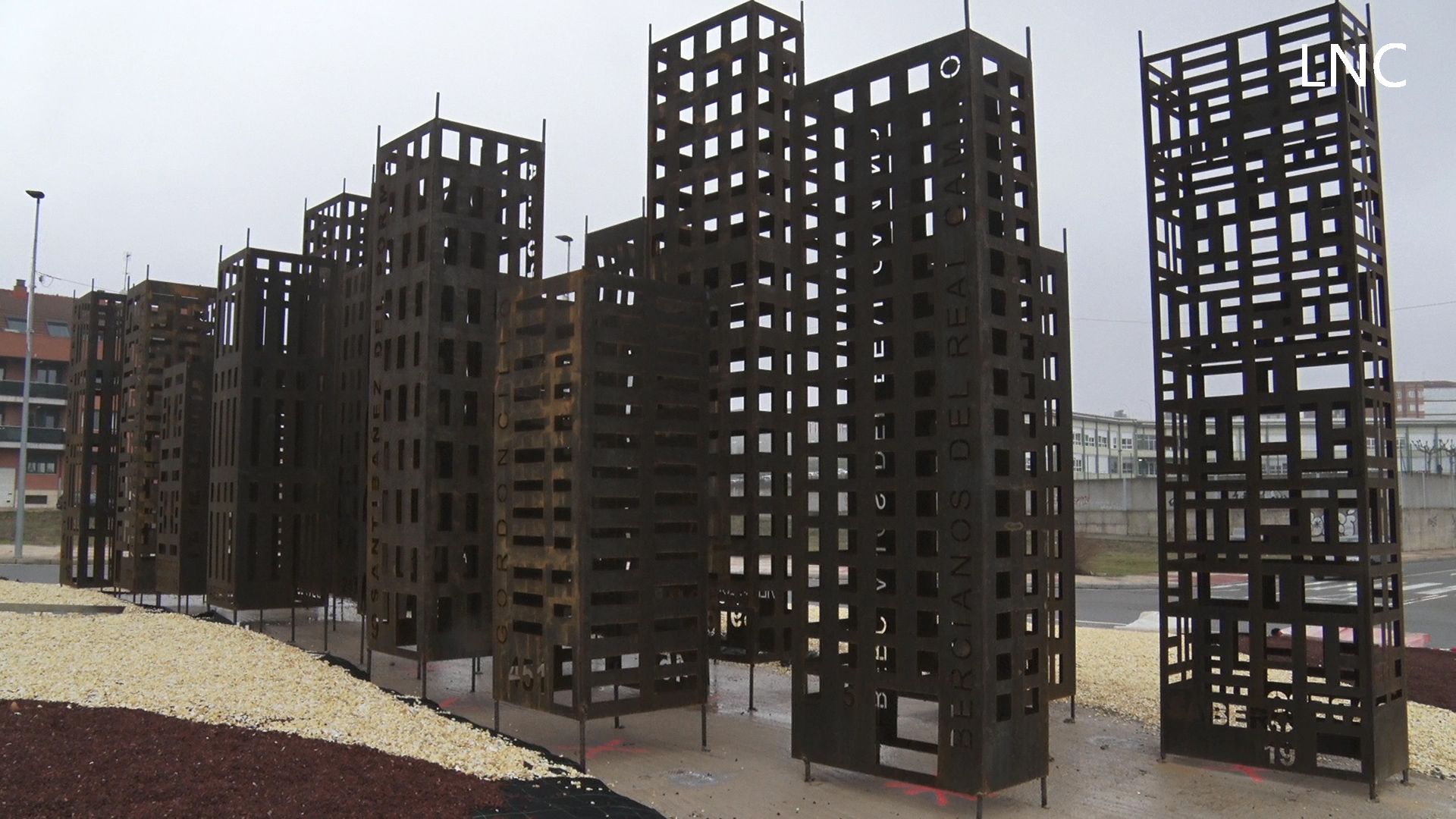 El arte moderno llega en forma de rotonda al barrio de La Inmaculada de León