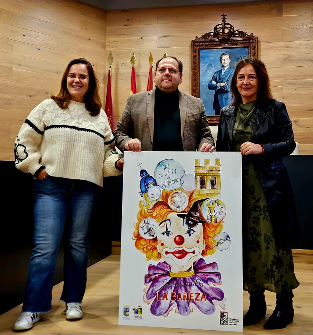 Carmen Macho, Javier Carrera y Patricia Sánchez Lobato presentando el cartel del Carnaval 2026. | L.N.C.
