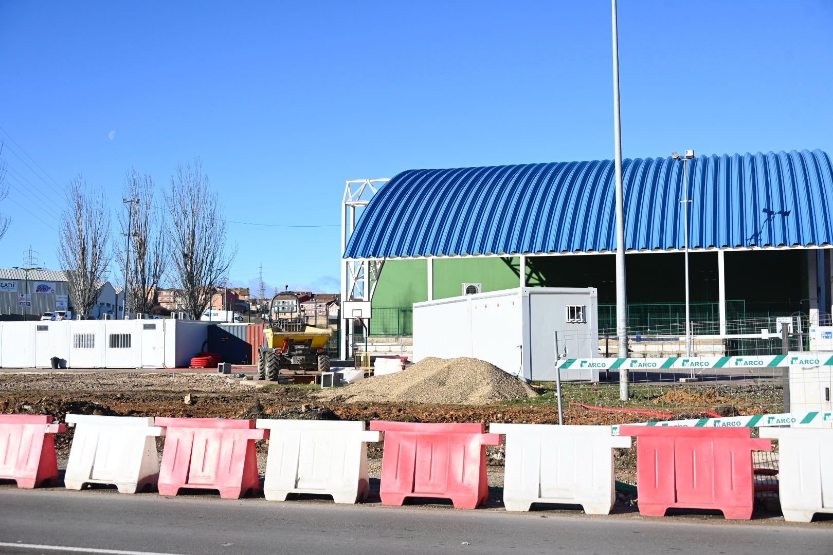 Estado actual de las obras de Adif en el entorno del Cardadal de Navatejera. | SAÚL ARÉN