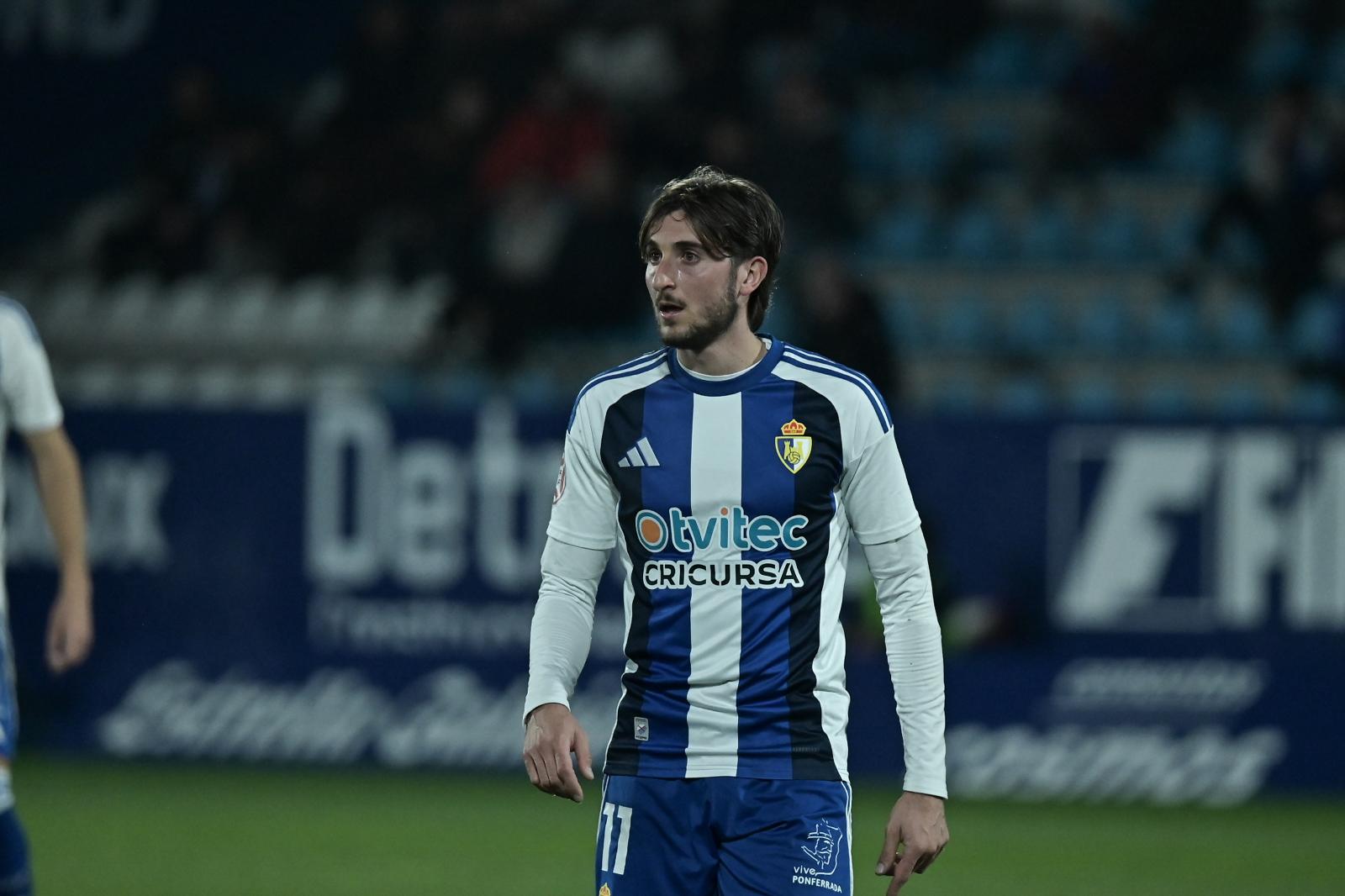 Álex Mula rescindió su contraro con la Ponferradina, dejando su ficha para la inscripción de Erik Morán. QUINITO