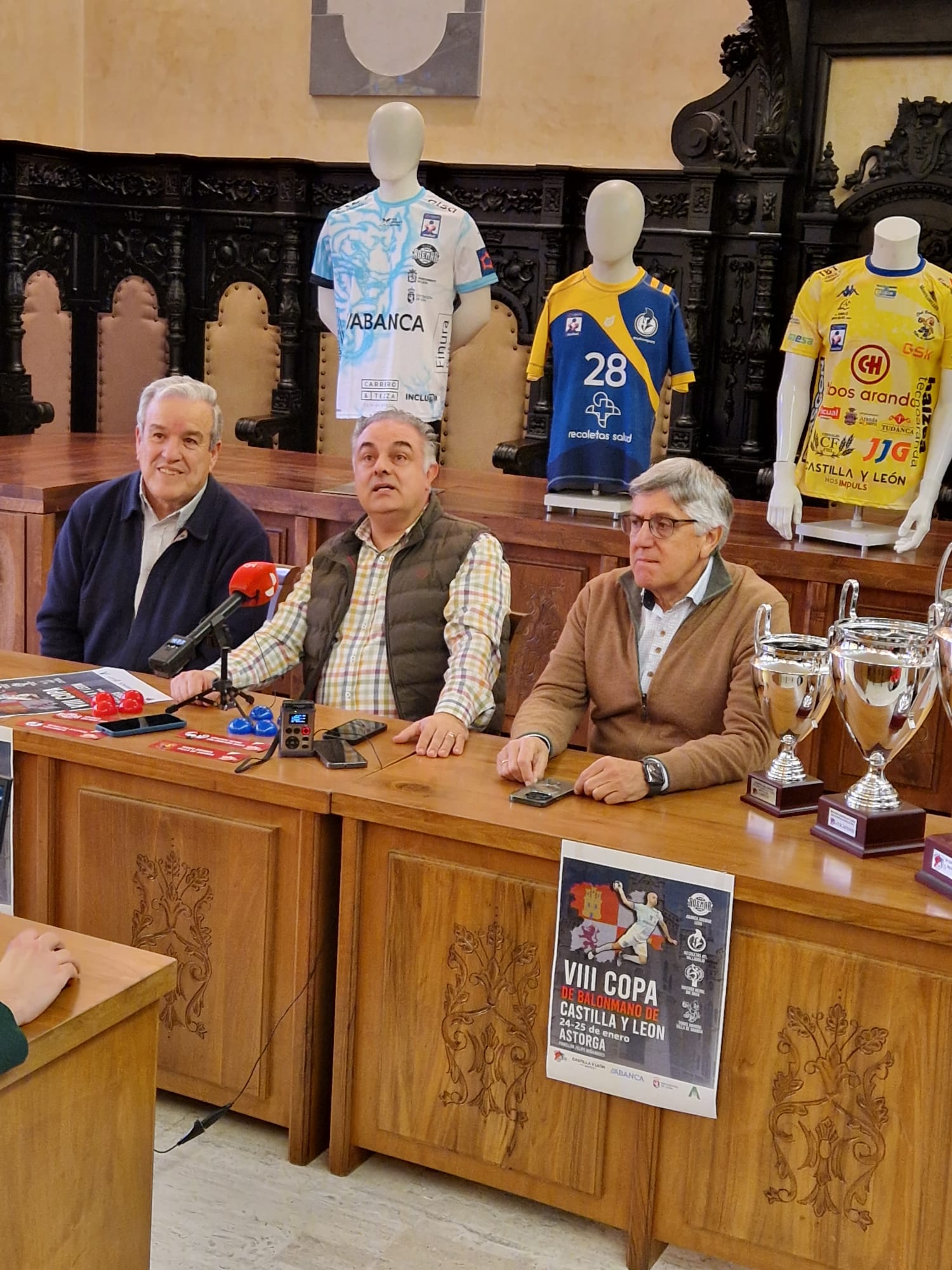 Uno de los momentos de la presentación de la competición en la ciudad maragata. L.N.C.