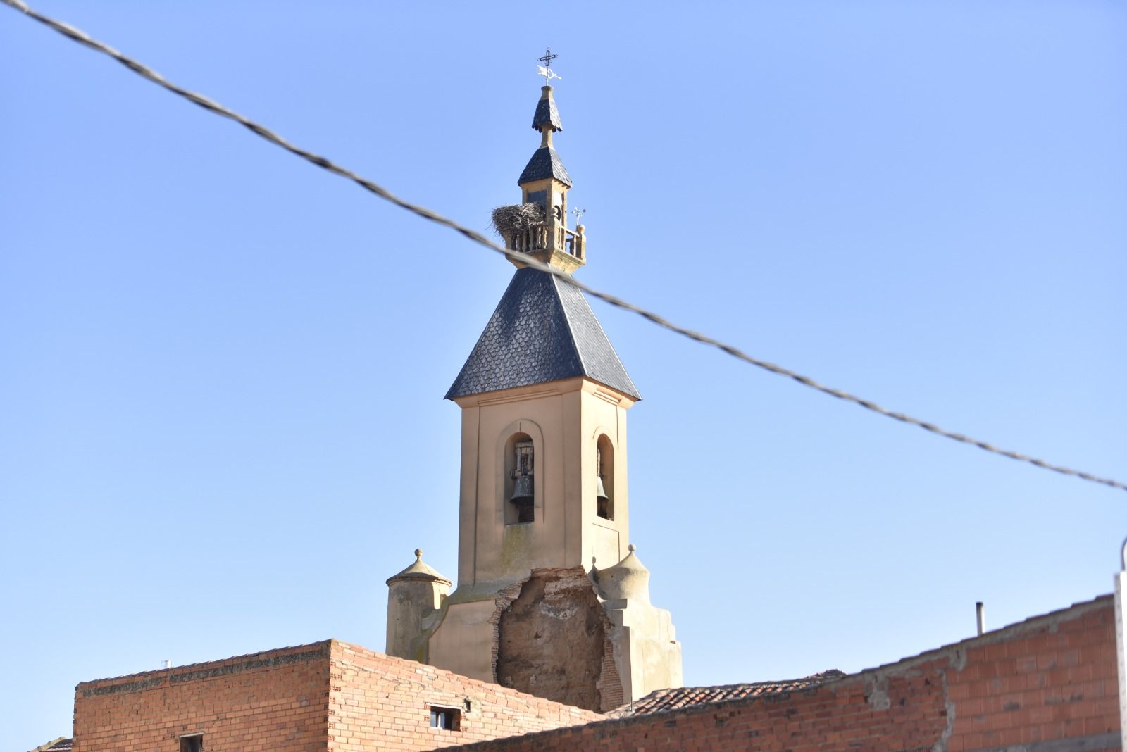 Boquete en la torre tras su derrumbe parcial el 24 de enero de 2022. | SAÚL ARÉN