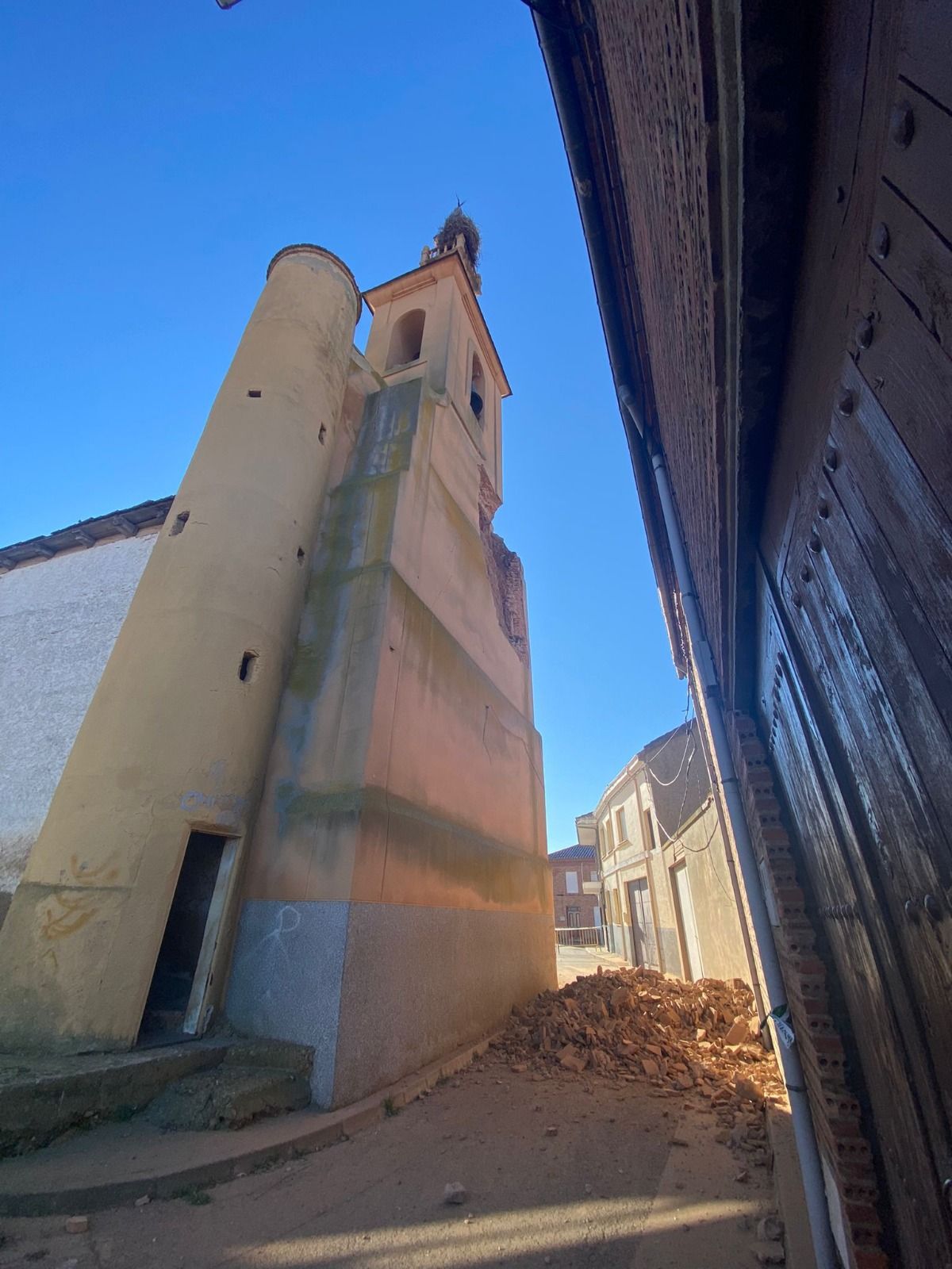 Estado de la torre tras su derrumbe parcial el 24 de enero de 2022. | SAÚL ARÉN