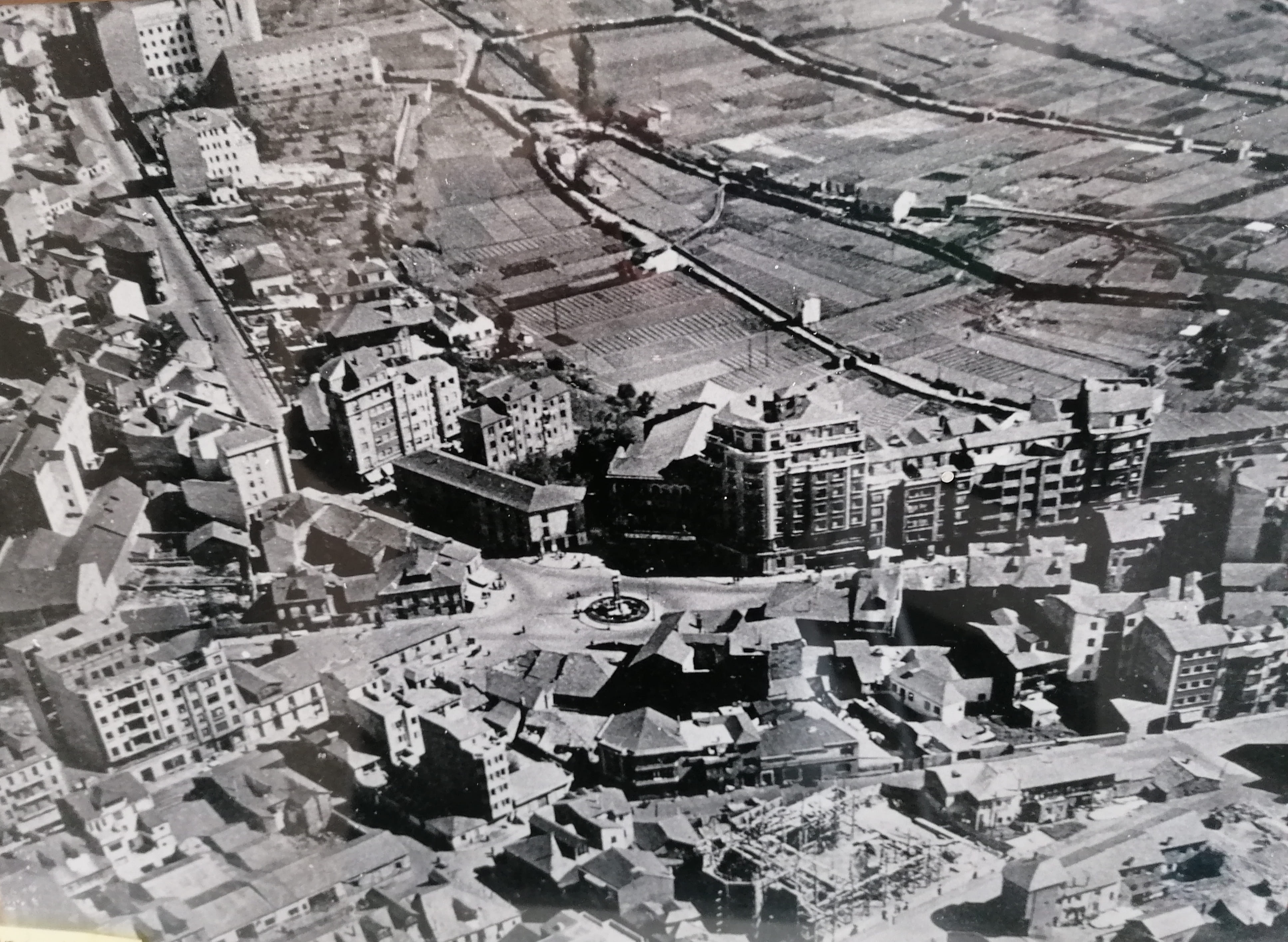 La Puebla en los años que se construyó la por entonces nueva iglesia de San Pedro.