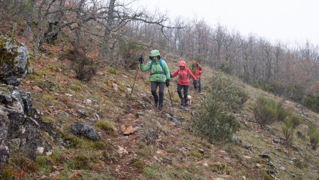 09 La bajada es empinada pero con senderos