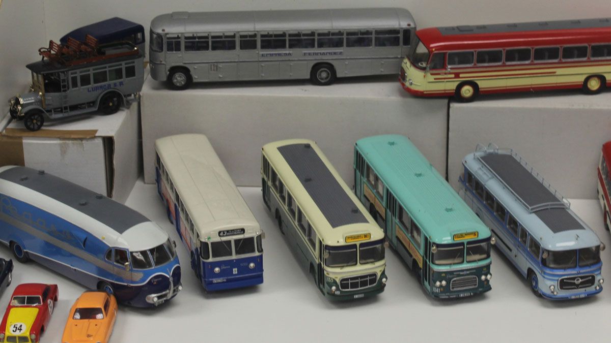 Numerosas maquetas y miniaturas se podrán admirar en la muestra y en el mercadillo de Automobilia. | L.N.C.