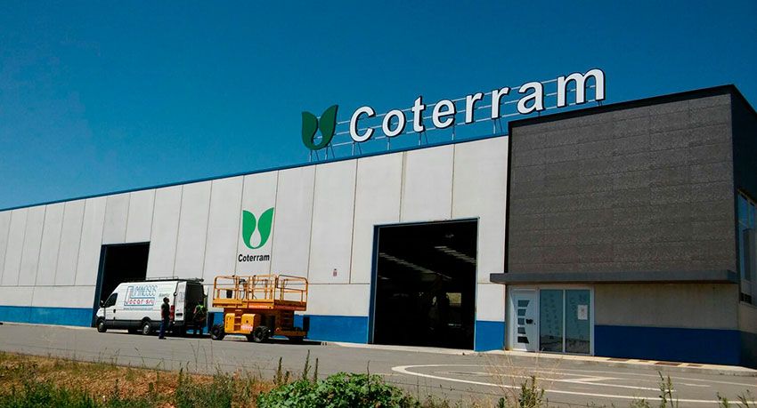 Fachada de la empresa de Benamariel en la que se produjo el accidente. | L.N.C.