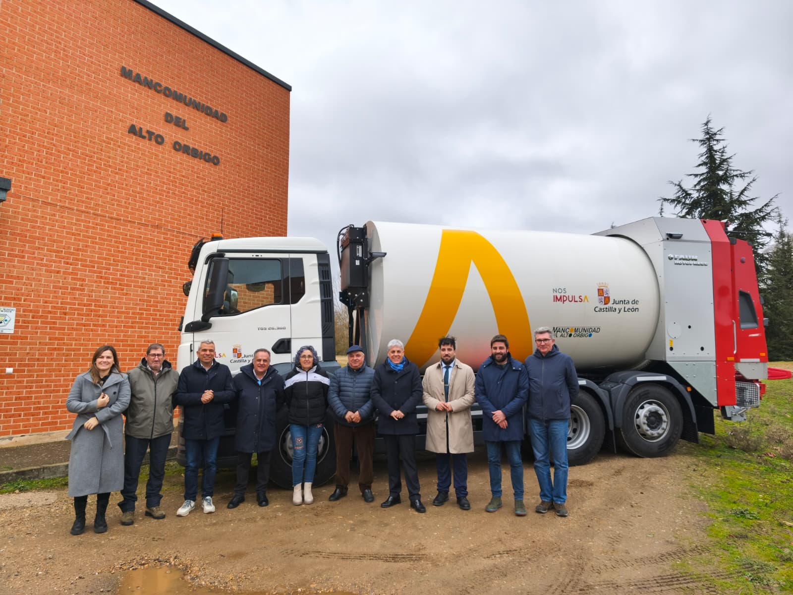 Recepción del nuevo camión que ha contado con la presencia del delegado territorial Eduardo Diego. | L.N.C.