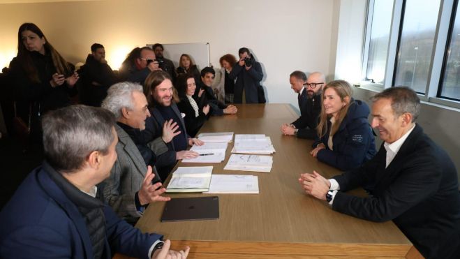 Sara Aagesen visita La Robla Green y destaca su papel en la transición energética de la comarca. FERNANDO OTERO(2)