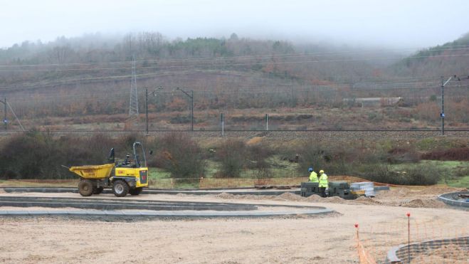 Sara Aagesen visita La Robla Green y destaca su papel en la transición energética de la comarca. FERNANDO OTERO(1)