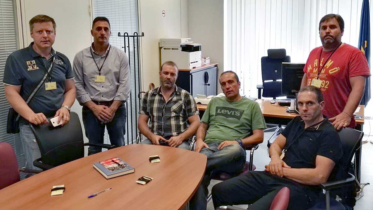 Un grupo de mineros de Astur Leonesa se encierra en el edificio de la Junta del Principado de Asturias, en Oviedo. | ICAL