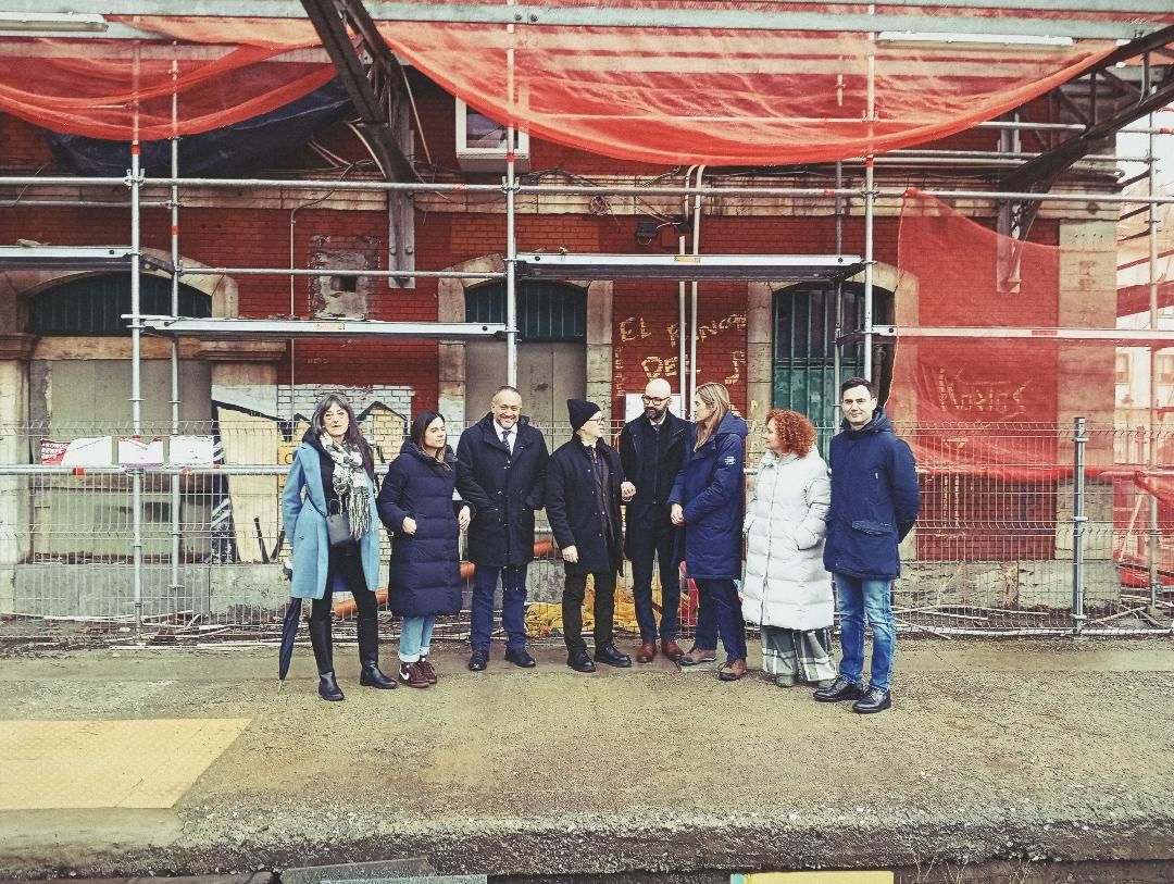 Aagesen conoce el proyecto del albergue de peregrinos en la antigua estación de La Pola de Gordón.  | E. NIÑO