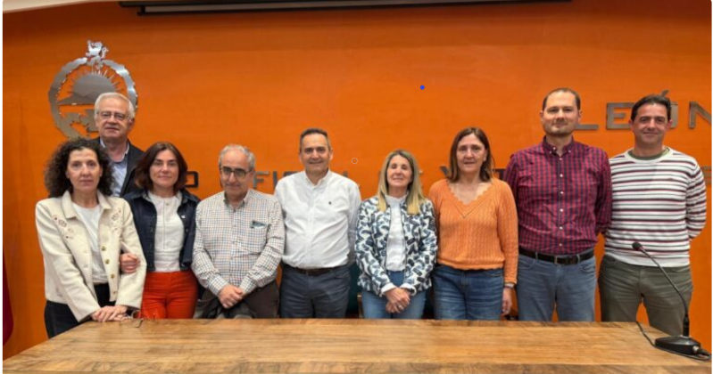 En la imagen, la Junta directiva del Sindicato de Veterinarios de León. 
