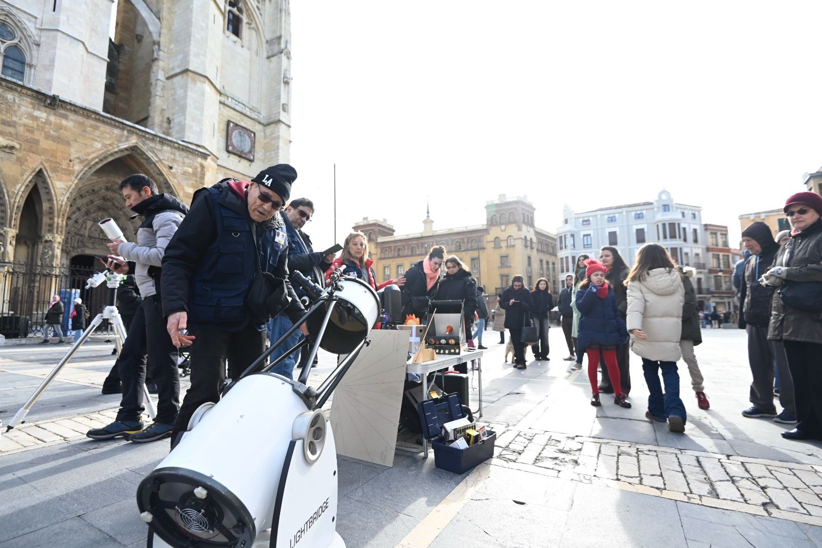León se prepara para el eclipse solar del 12 de agosto con una observación didáctica | SAÚL ARÉN