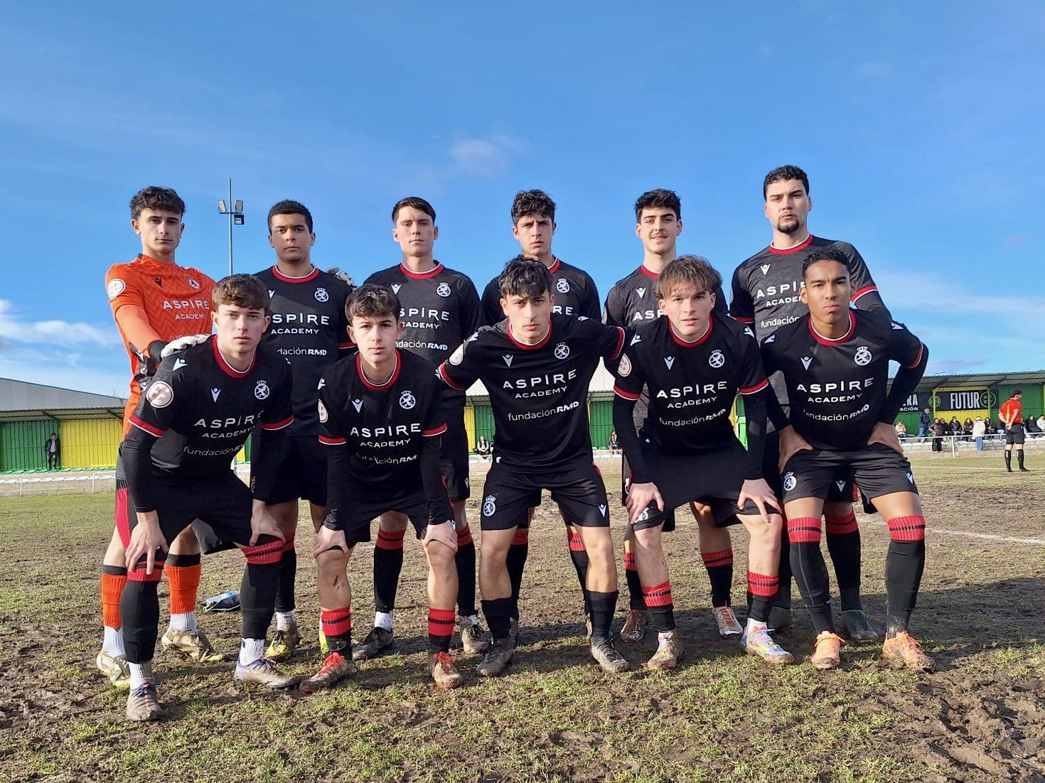 La Virgen del Camino se llevó el derbi de la jornada con un solitario gol de penalti de Mario Visa. CYDL