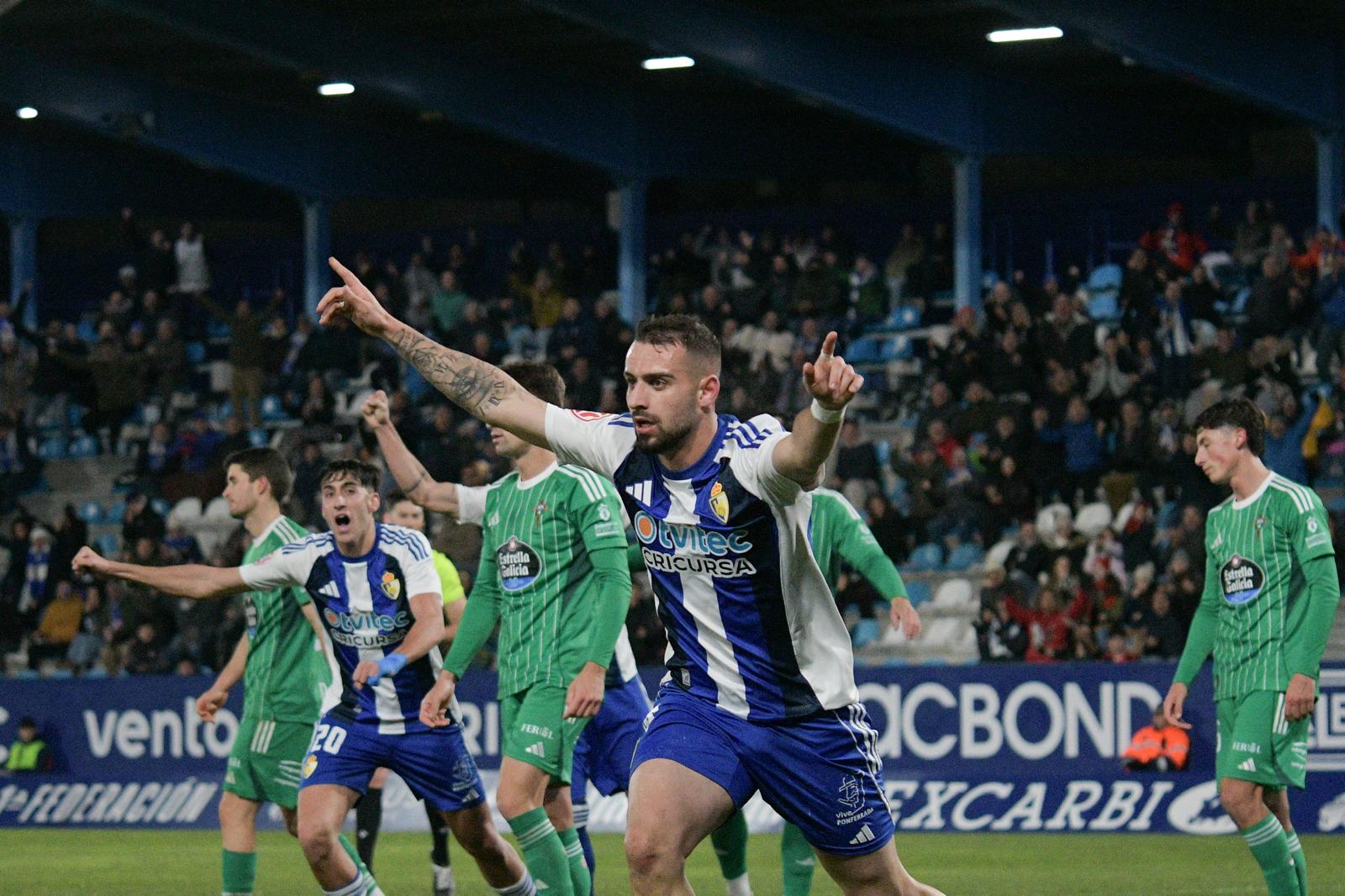La Ponferradina tuvo su primera gran noche desde la llegada de Nafti con una goleada ante el Racing de Ferrol.  REPORTAJE GRÁFICO ENRIQUE RAMÓN