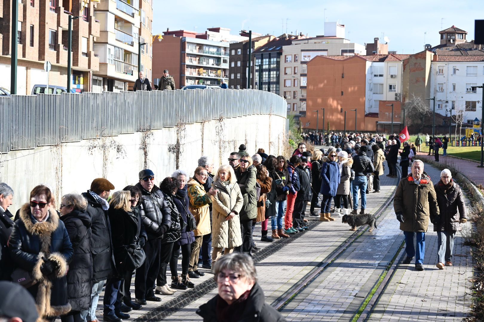 Cadena humana desde el Apeadero de la Asunción  | SAÚL ARÉN
