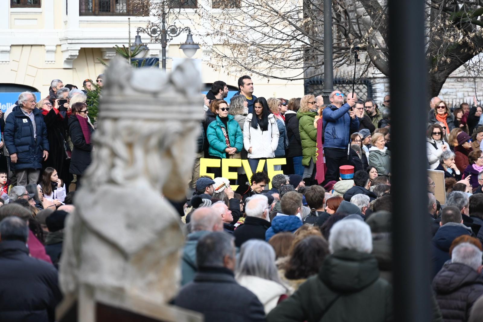 León clama contra la humillación de enterrar para siempre las vías de Feve | SAÚL ARÉN